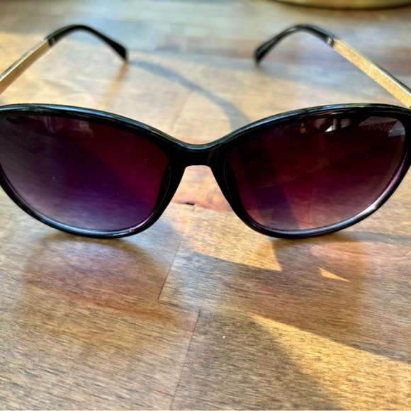 CHANEL sunglasses in original box with case - Picture 3 of 9